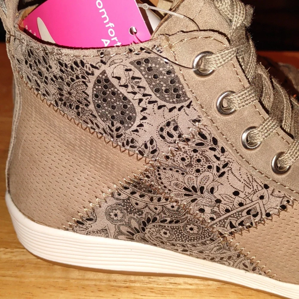 COMFORTIVA 👣Lupine in Tulpe Multi Suede Boot/Sneakers footwear